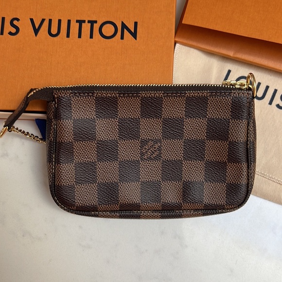 Louis Vuitton Mini Pochette Accessoires in Damier Bene - Picture 2 of 12